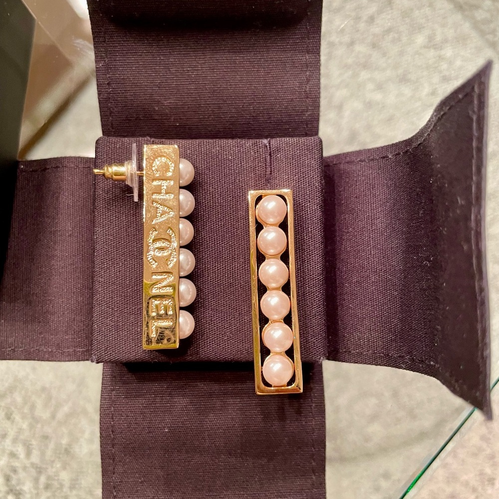 CHANEL Gold and Cream Pearl Earrings
